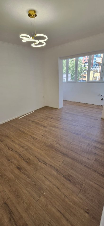 Tirane, shes apartament 2+1+Ballkon Kati 4, 64 m² 169.000 € (Rruga e Kavajes, Ngjitur me Ambulancen nr 9)
