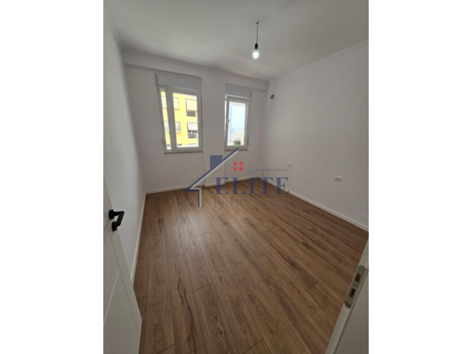 Tirane, shitet apartament 2+1+Ballkon Kati 7, 96 m² 210.000 € (Globe, Rruga e Kavajes)