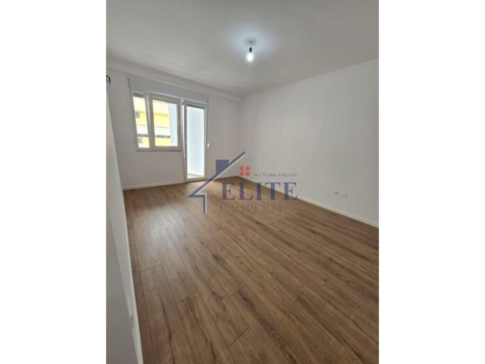 Tirane, shitet apartament 2+1+Ballkon Kati 7, 96 m² 210.000 € (Globe, Rruga e Kavajes)