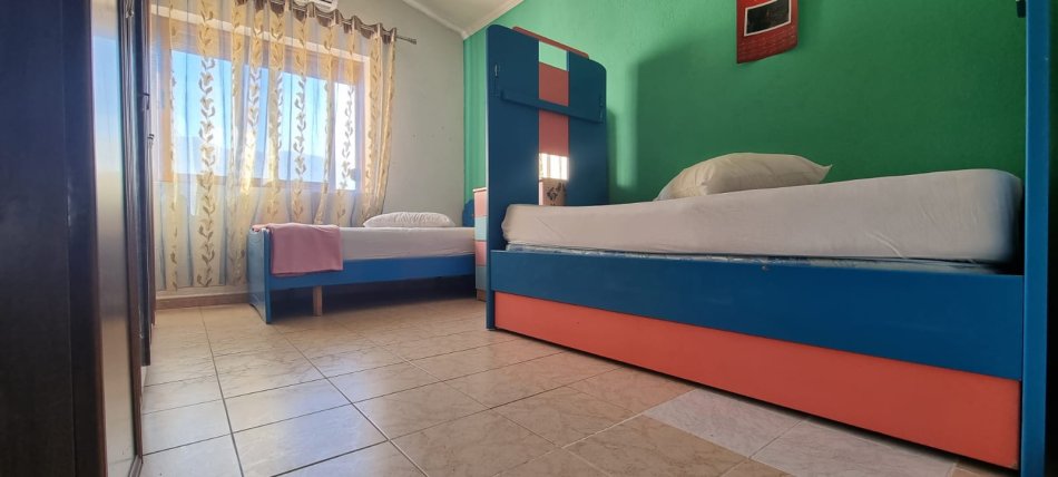 Tirane, jepet me qera apartament 2+1+Aneks+Ballkon Kati 5, 131 m² 600 € (oxhaku)