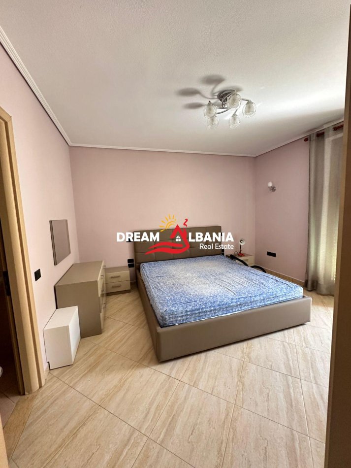 Tirane, jepet me qera apartament 3+1+Ballkon Kati 2, 140 m² 550 € 