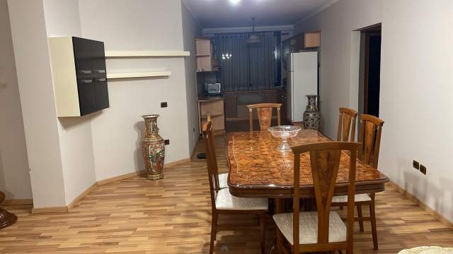 Tirane, jepet me qera apartament 2+1+BLK Kati 6, 100 m² 650 Euro (prane shkolles Asim Vokshi)