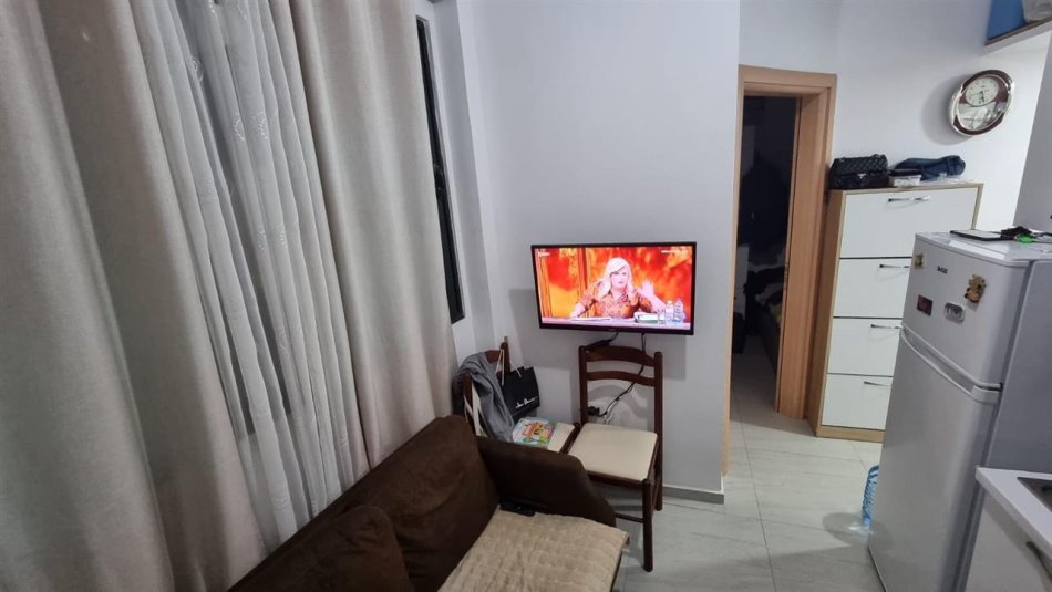 Tirane, jepet me qera apartament 1+1 Kati 3, 33 m² 57.200 € (Ali Deni)