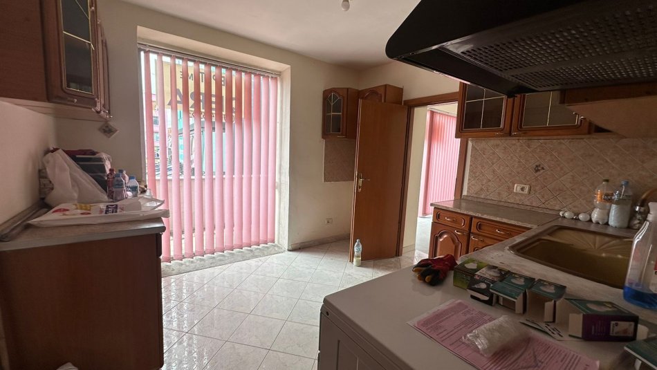 Qera, Ambient Biznesi, 21 Dhjetori, Tiranë – 1350€ | 110m²