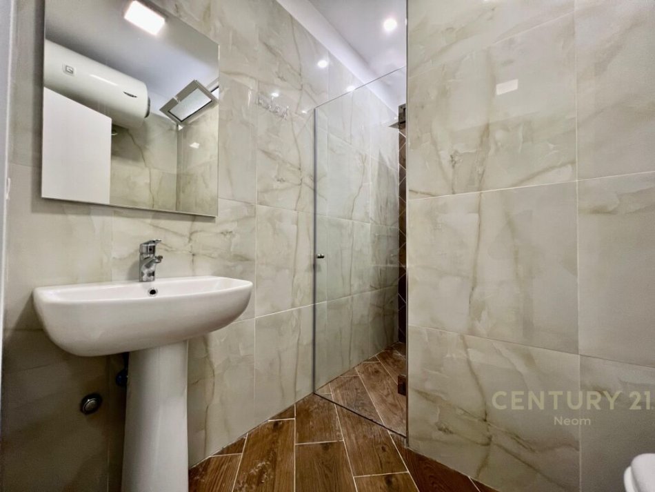 Tirane, shitet apartament 2+1+Aneks+Ballkon Kati 6, 100 m² 275.000 € (ne bllok, pallat i ri)
