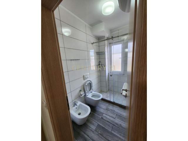 Tirane, jepet me qera apartament 2+1+BLK Kati 4, 74 m² 500 Euro (Ferit Xhajko)