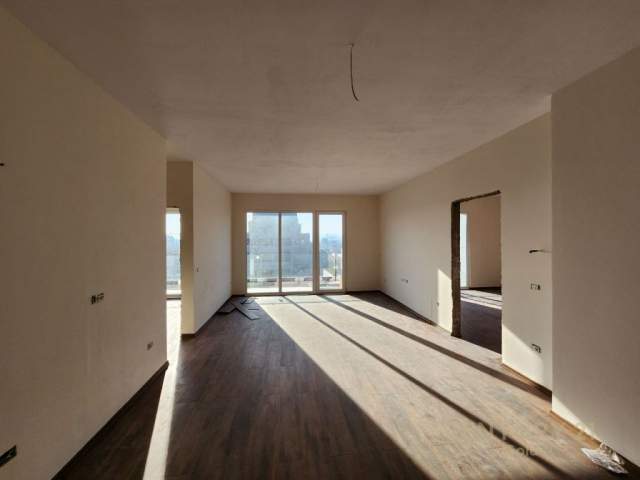 PENTHOUSE 2+1 ME VERANDE PER SHITJE PRANE MEDRESESE! 134.000 Euro