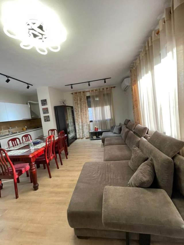 Tirane, shes apartament 3+1+BLK Kati 5, 143 m²  (Pazari i Ri)