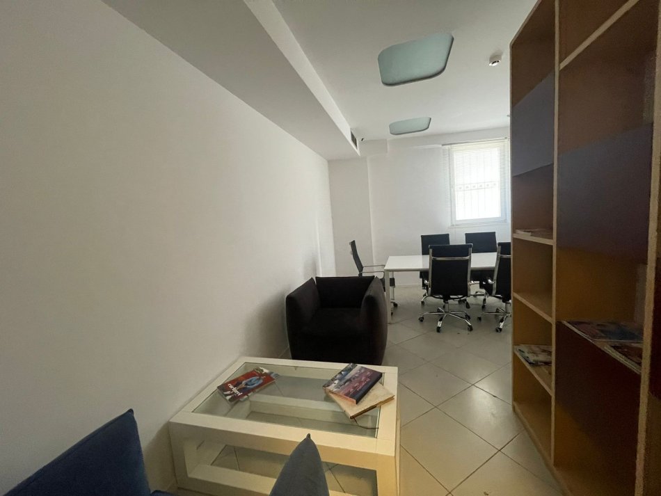 Disponojme Ambient Me Qira tek Kompleksi Kika 2, Komuna E Parisit