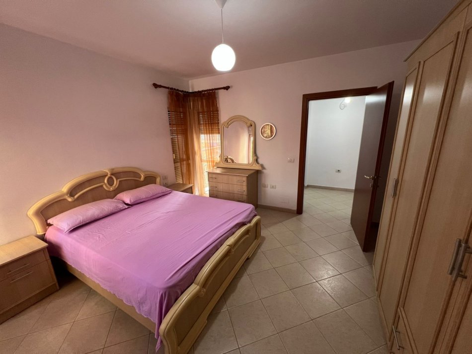 Tirane, jepet me qera apartament 2+1+Ballkon Kati 3, 112 m² 700 € (Zogu zi)