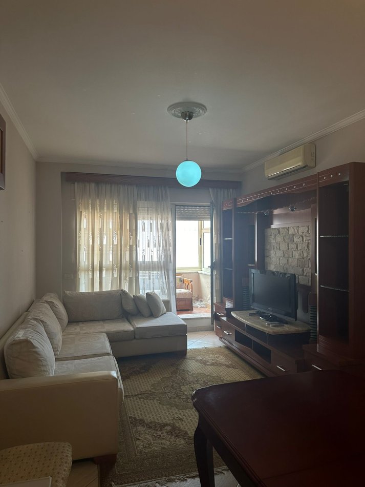 Tirane, jepet me qera apartament 2+1 Kati 2, 108 m² 700 € (Vizion Plus)