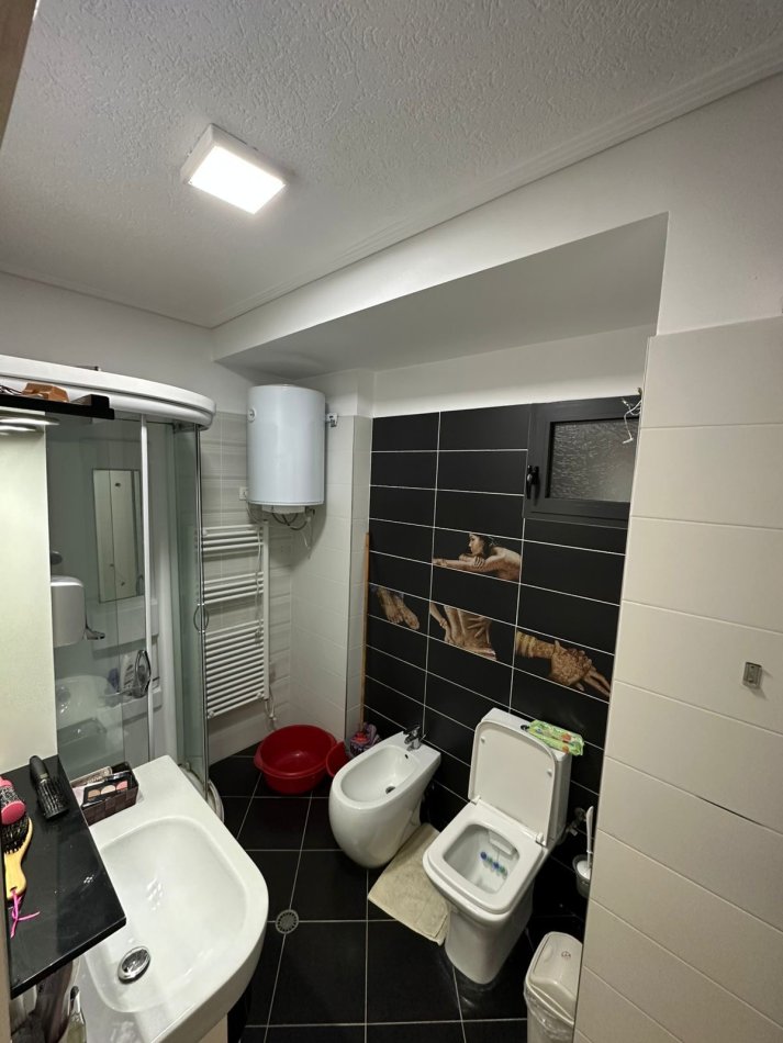 Tirane, jepet me qera apartament 2+1 Kati 7, 100 m² 550 € (Apartament 2+1 per Qira)