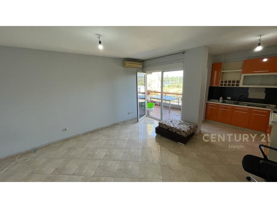 Tirane, jepet me qera apartament 2+1 Kati 3, 105 m² 500 € (Liqeni i Thatë)