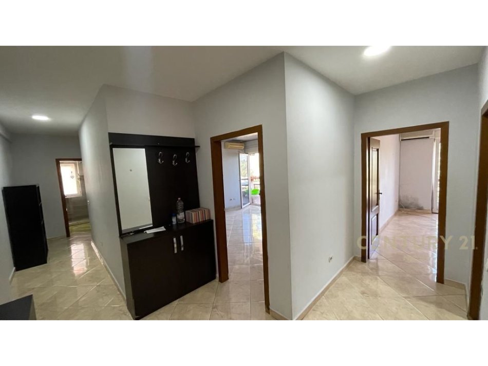 Tirane, jepet me qera apartament 2+1 Kati 3, 105 m² 500 € (Liqeni i Thatë)