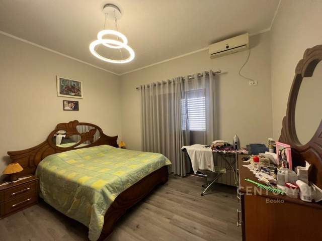 Tirane, shitet Vile 5+1 Kati 3, 500 m² 220.000 Euro (Kamez)