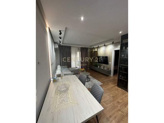 Tirane, shitet apartament 2+1 Kati 3, 96 m² 235.000 Euro