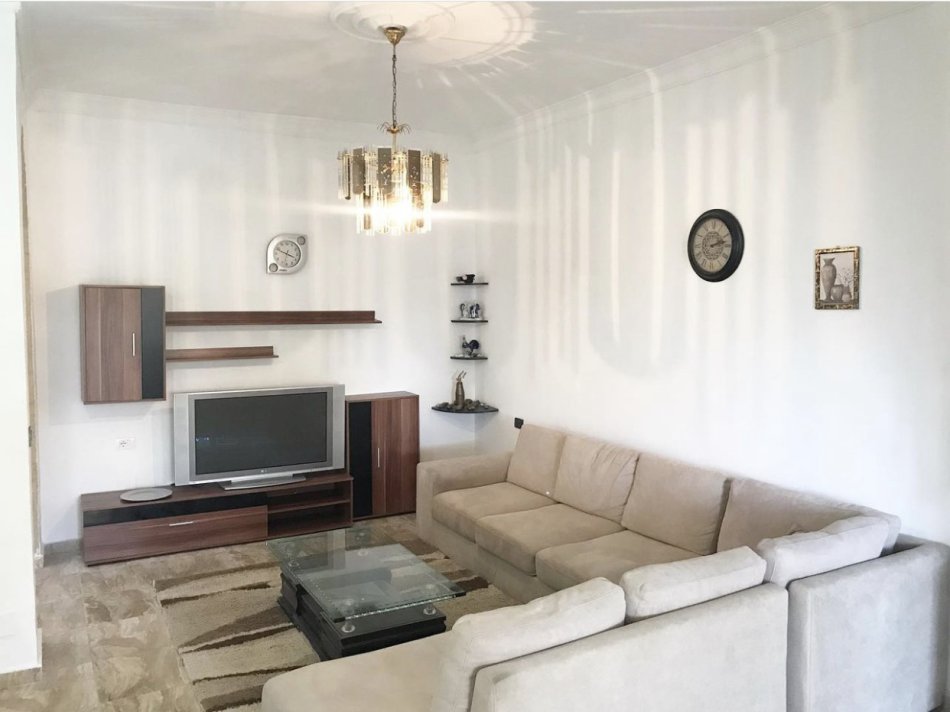 🏠 Jepet Apartament 2+1 me Qera te Spitali Amerikan 2, Tiranë