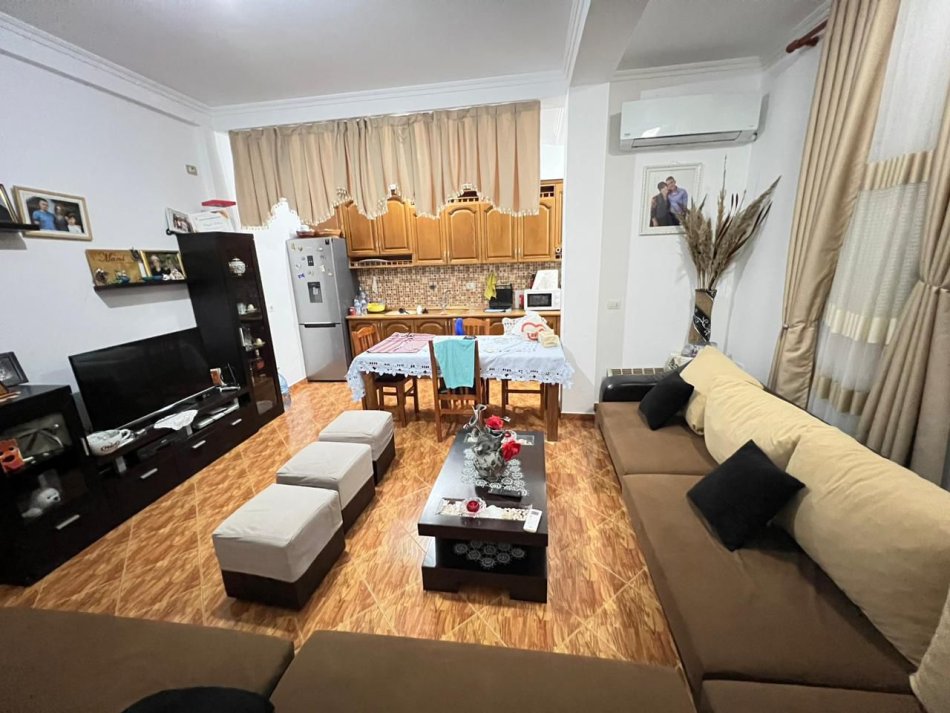 Tirane, jepet me qera Vile 3+1+Aneks Kati 2, 600 € (Rruga Pasho Hysa)