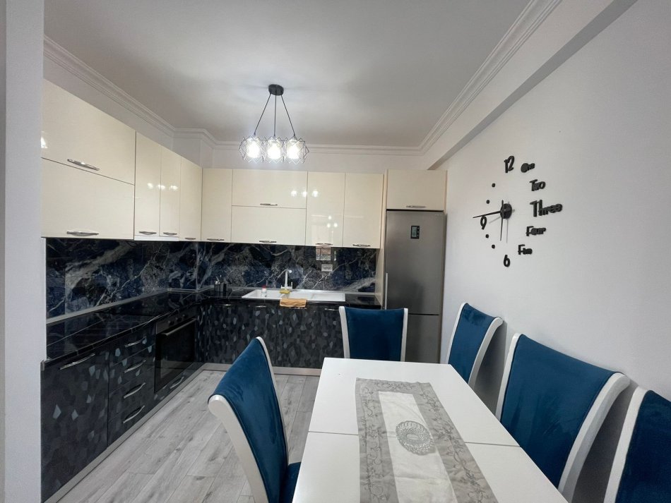 Tirane, jepet me qera apartament 2+1 Kati 8, 100 m² 500 € (rruga loni ligori)