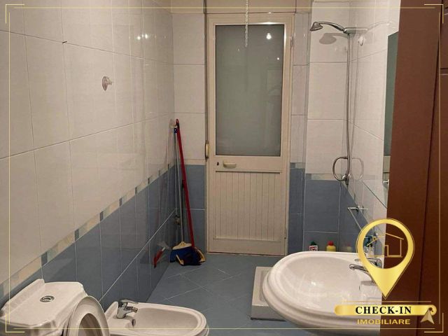 Tirane, jepet me qera 1+1+A+BLK Kati 3, 80 m² 350 Euro (Rruga e Kavajes)