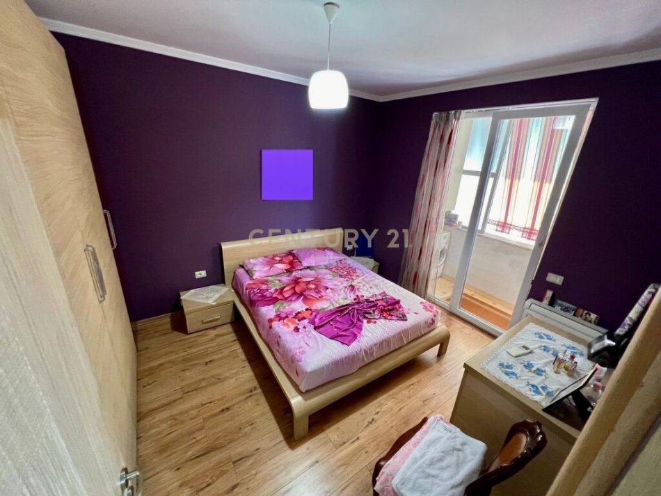 Tirane, shitet apartament 1+1+Ballkon Kati 9, 75 m² 150.000 € (Komuna e Parisit, prane Kika 1)
