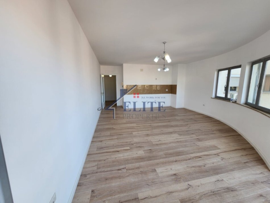 Tirane, shitet apartament 1+1+Ballkon Kati 8, 76 m² 147.000 € (Zogu i Zi)