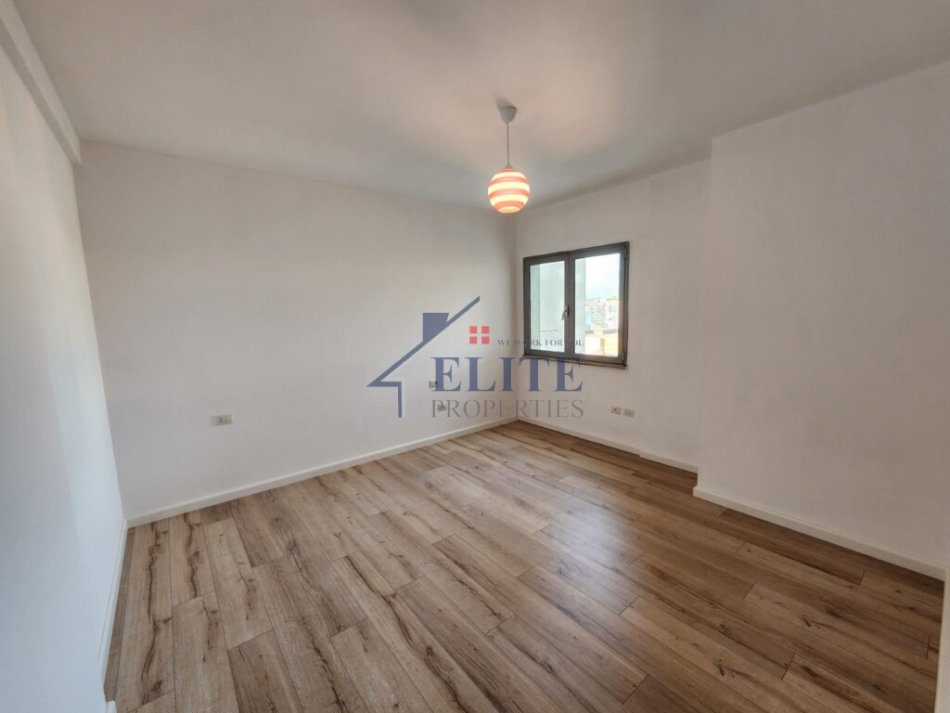 Tirane, shitet apartament 1+1+Ballkon Kati 8, 76 m² 147.000 € (Zogu i Zi)