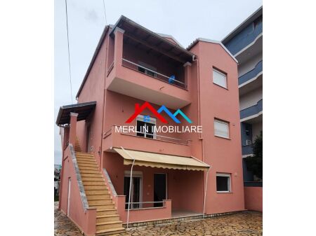 Tirane, Shitet Vile 3 Kateshe, me  300 m²ndertim dhe 370m2 truall, per  295.000 € (Porcelani)