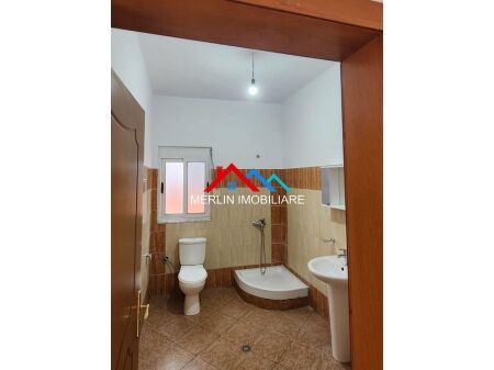 Tirane, Shitet Vile 3 Kateshe, me  300 m²ndertim dhe 370m2 truall, per  295.000 € (Porcelani)
