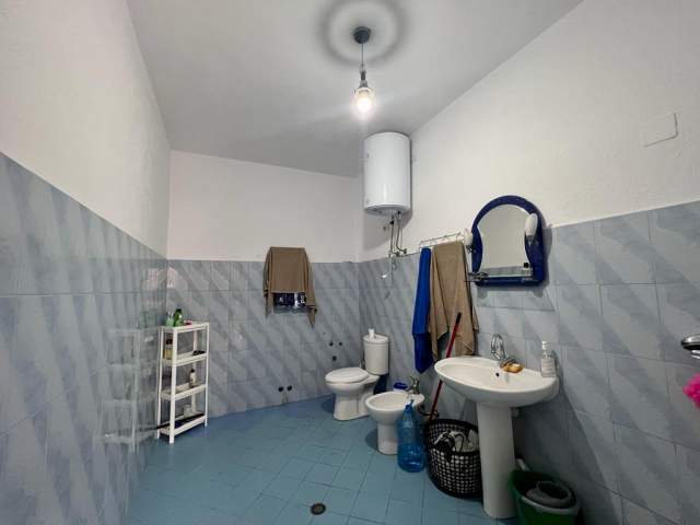 Tirane, jepet me qera apartament 2+1 Kati 1, 100 m² 350 Euro (Bulevardi Zogu i pare)