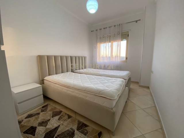 Tirane, jepet me qera apartament 2+1+BLK Kati 5, 100 m² 650