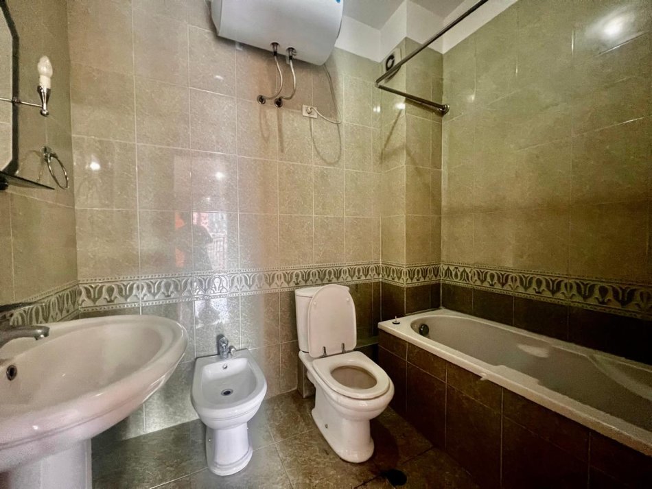 Tirane, jepet me qera apartament 2+1 , 100 m² 500 € (selvia)
