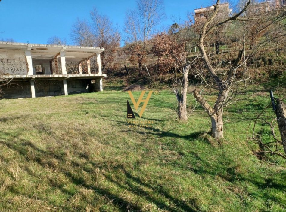 Tirane, shitet toke , 3.000 m² 60.000 € (VORE)