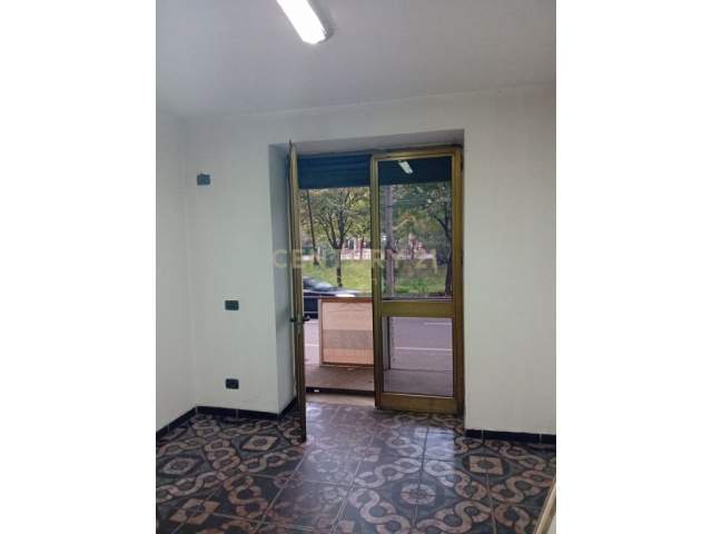 Tirane, jepet me qera ambjent biznesi Kati 1, 66 m² 570 Euro (Ura e Tabakeve)