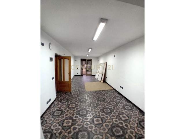Tirane, jepet me qera ambjent biznesi Kati 1, 66 m² 570 Euro (Ura e Tabakeve)