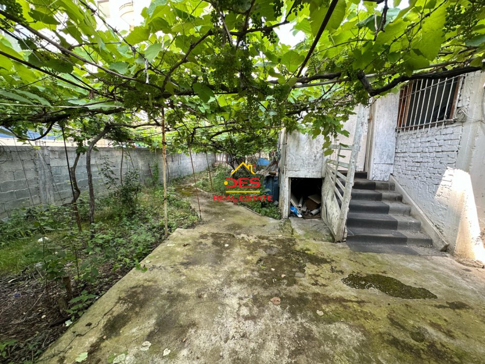 Fier, shitet shtepi 2+1 Kati 1, 188 m² 105.000 € (Rruga Skenderbe)