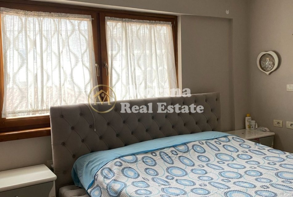 Tirane, jepet me qera apartament 3+1 Kati 6, 330 m² 1.000 € (Kopshti Botanik)
