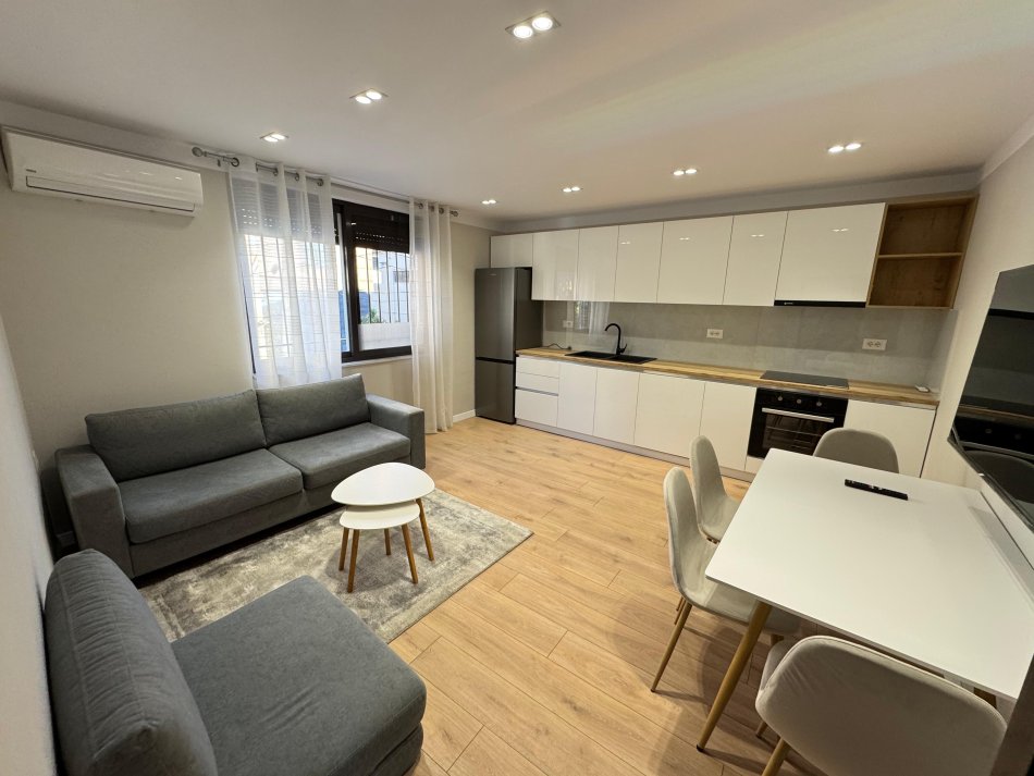 Tirane, jepet me qera shtepi 1+1 , 70 m² 600 € (rruga qemal stafa)