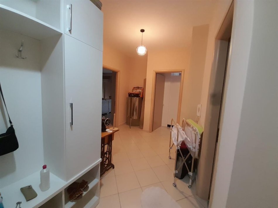 Tirane, jepet me qera apartament 2+1+Ballkon Kati 3, 117 m² 550 € (Fresk prane Restorant Fresku.)