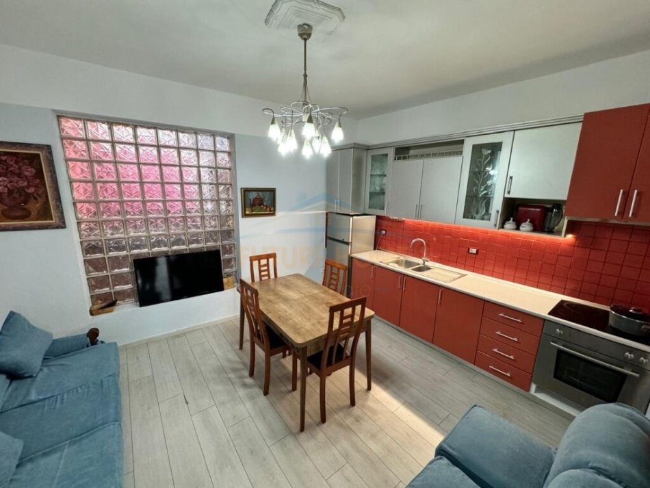 Tirane, jap me qera apartament 2+1 Kati 2, 750 € 