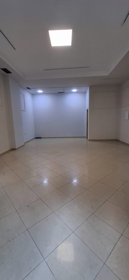 Tirane, jepet me qera ambjent biznesi Kati 0, 53 m² 350 € (Pallati me Shigjeta)