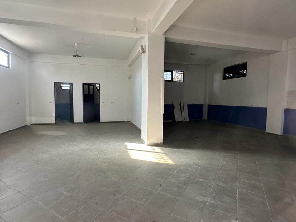 Tirane, jepet me qera , 260 m² 700 € (Laparake,Buz unazes Re)