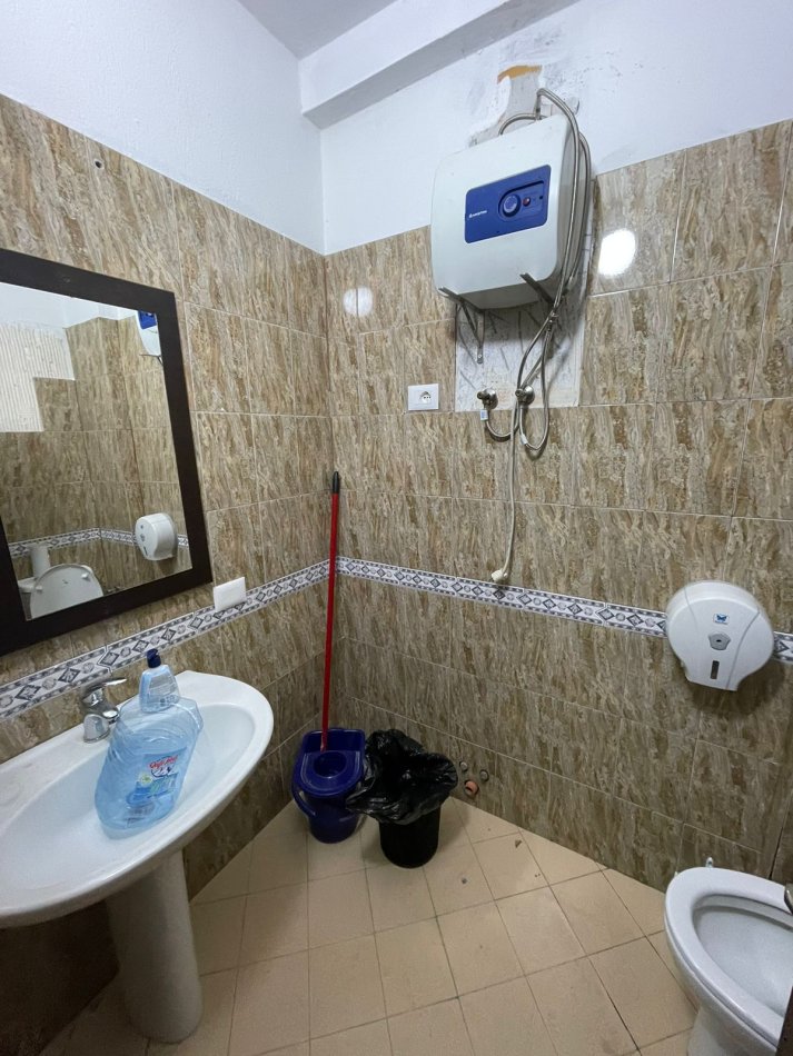 Qera, Ambjent Biznesi, Zogu i Zi, Tiranë