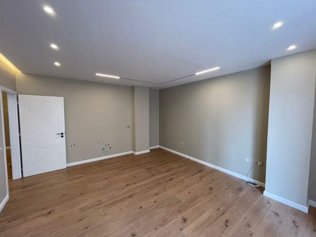 Tirane, shitet apartament 1+1+BLK Kati 3, 78 m² 125.000 Euro (Fusha e aviacionit)