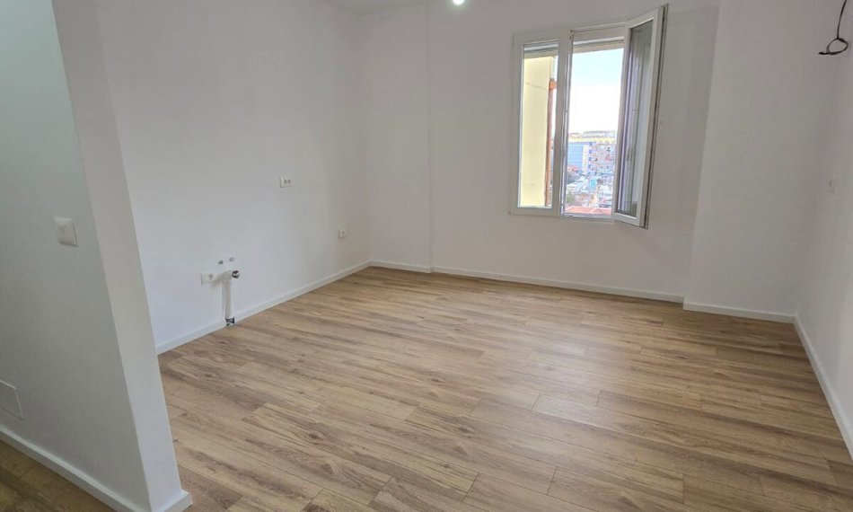 Tirane, shitet apartament 2+1+Aneks+Ballkon Kati 6, 75 m² 132.000 € (xhamllik)