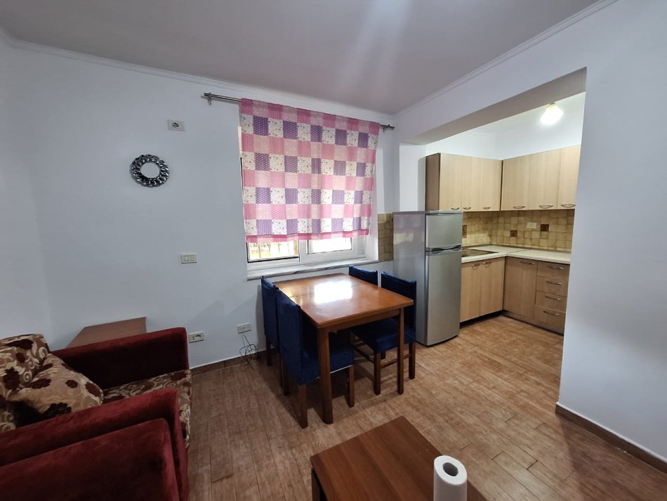 Tirane, jepet me qera apartament 2+1 Kati 2, 74 m² 470 € (Mine peza)