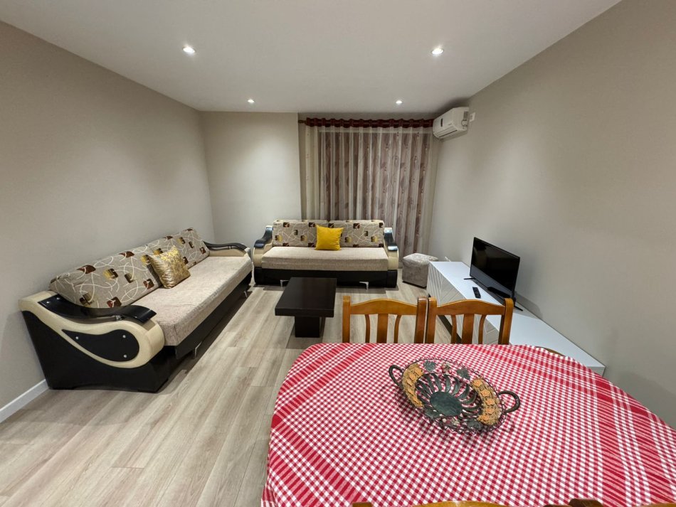 Tirane, jepet me qera apartament 1+1+Ballkon Kati 6, 80 m² 500 € (don bosko)