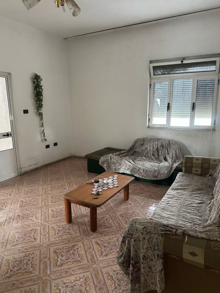 Durres, shitet shtepi 2 Katshe , 220 m² 145.000 € (Rruga Vath Turja)