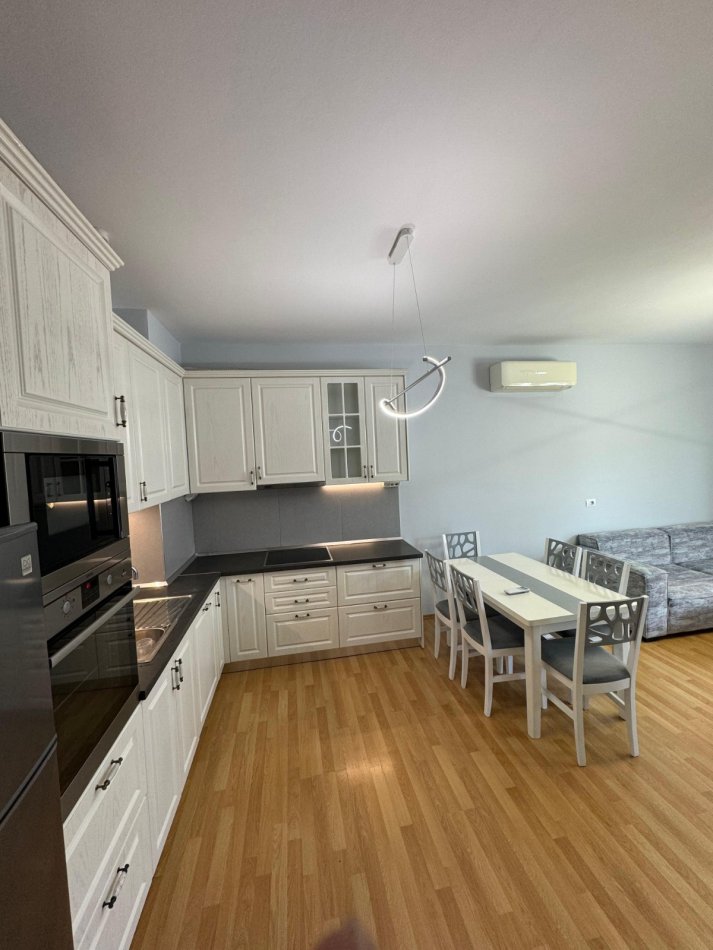 Tirane, jepet me qera 2+1+Ballkon Kati 5, 96 m² 800 € (Rr. Frederik Shiroka)