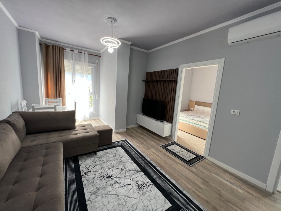 Tirane, jepet me qera apartament 1+1 Kati 9, 47 m² 500 € (rruga 5 maji)